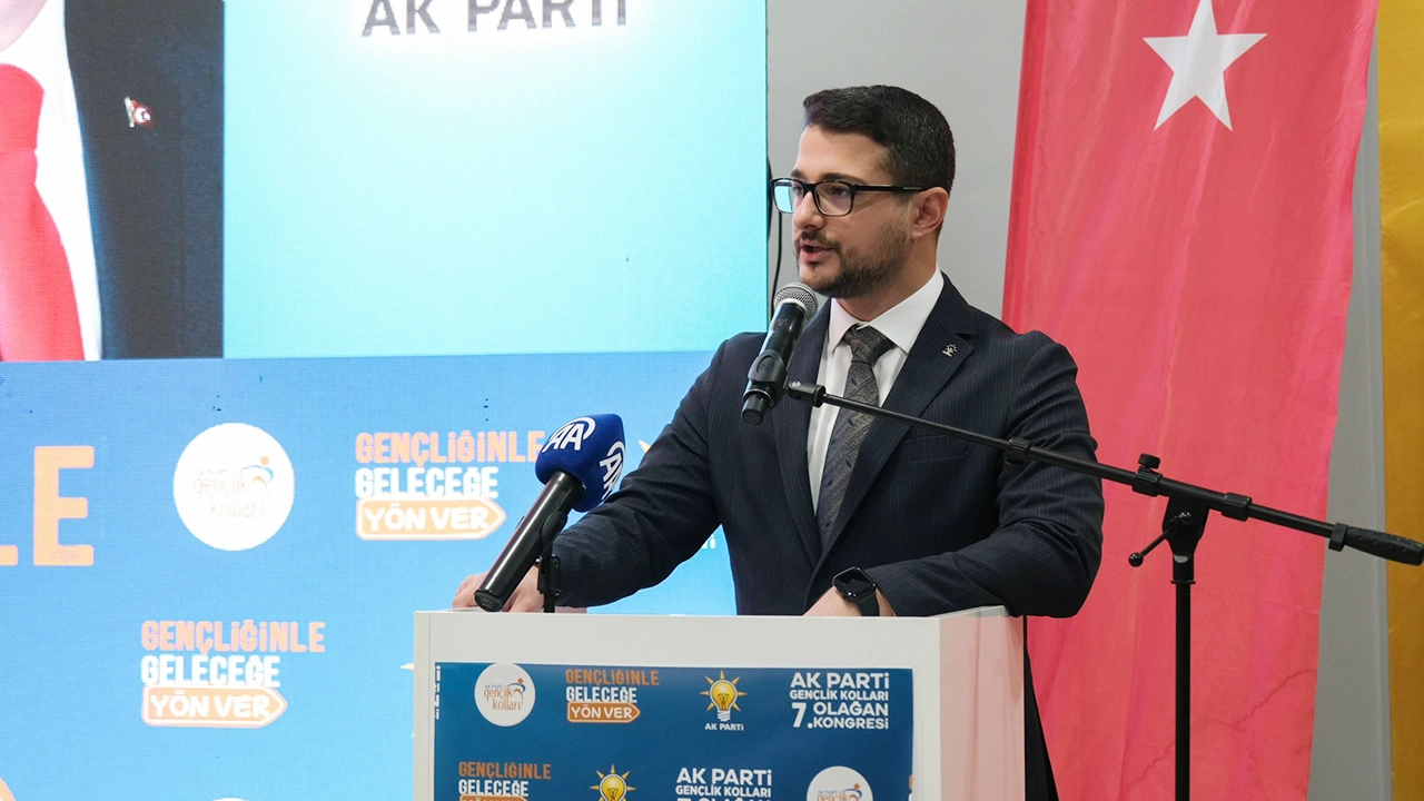 Gençlik Kolları Başkanlığına İsmet Özkan Yeniden Seçildi