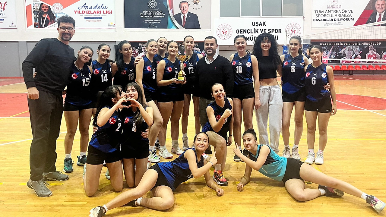 Eşme’nin Şampiyon Kızları Voleybol Ligi’nde Tarih Yazdılar