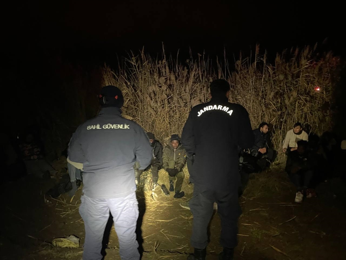İzmir açıklarında 51 düzensiz göçmen yakalandı