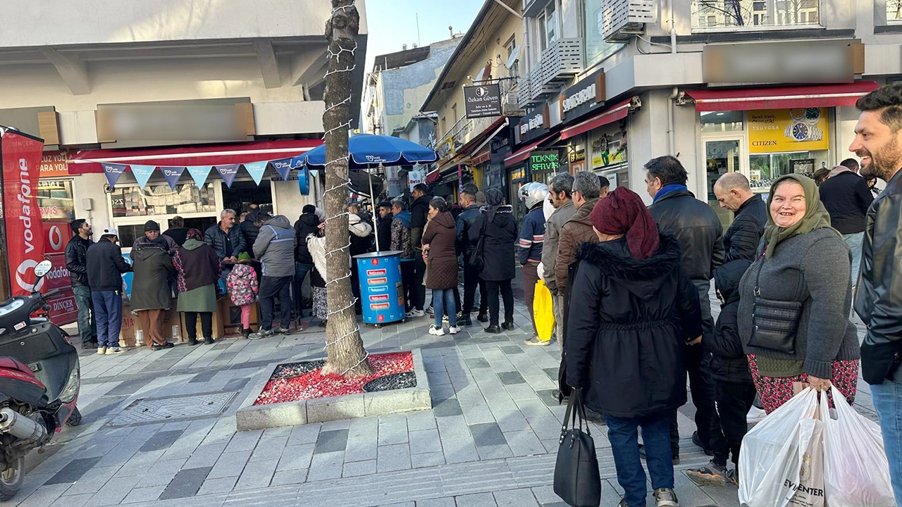 Uşak'ta Yılın Son Günü "Ya Çıkarsa" Kuyruğu