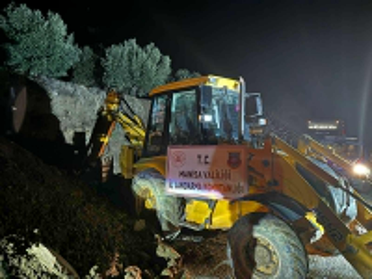 Manisa'da yılbaşı gecesi kepçeyle define arayan 4 şüpheli yakalandı