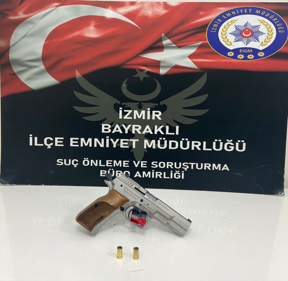 İzmir'de yılbaşı gecesi havaya ateş açan şüpheliye adli işlem