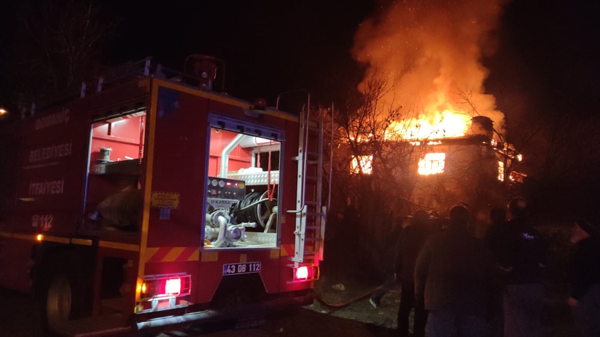 Domaniç'te evde çıkan yangın söndürüldü