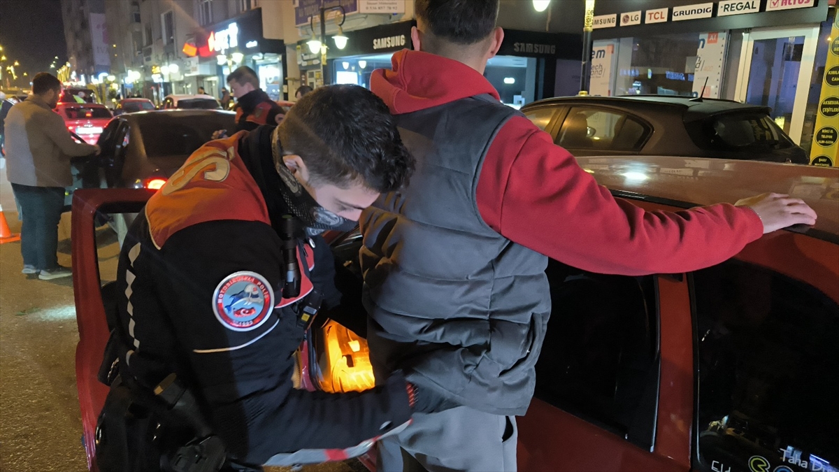 Kütahya'da polis yılbaşı denetimleri gerçekleştiridi