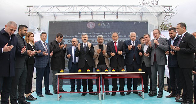 Uşak'ta 32 derslikli iki lise binasının temeli atıldı