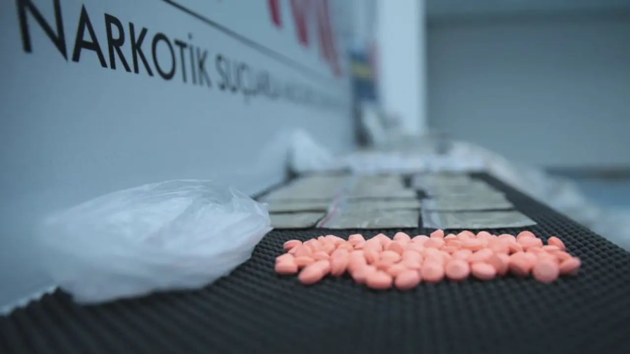 İzmir'de 1 yılda 1 ton 430 kilogram uyuşturucu ele geçirildi