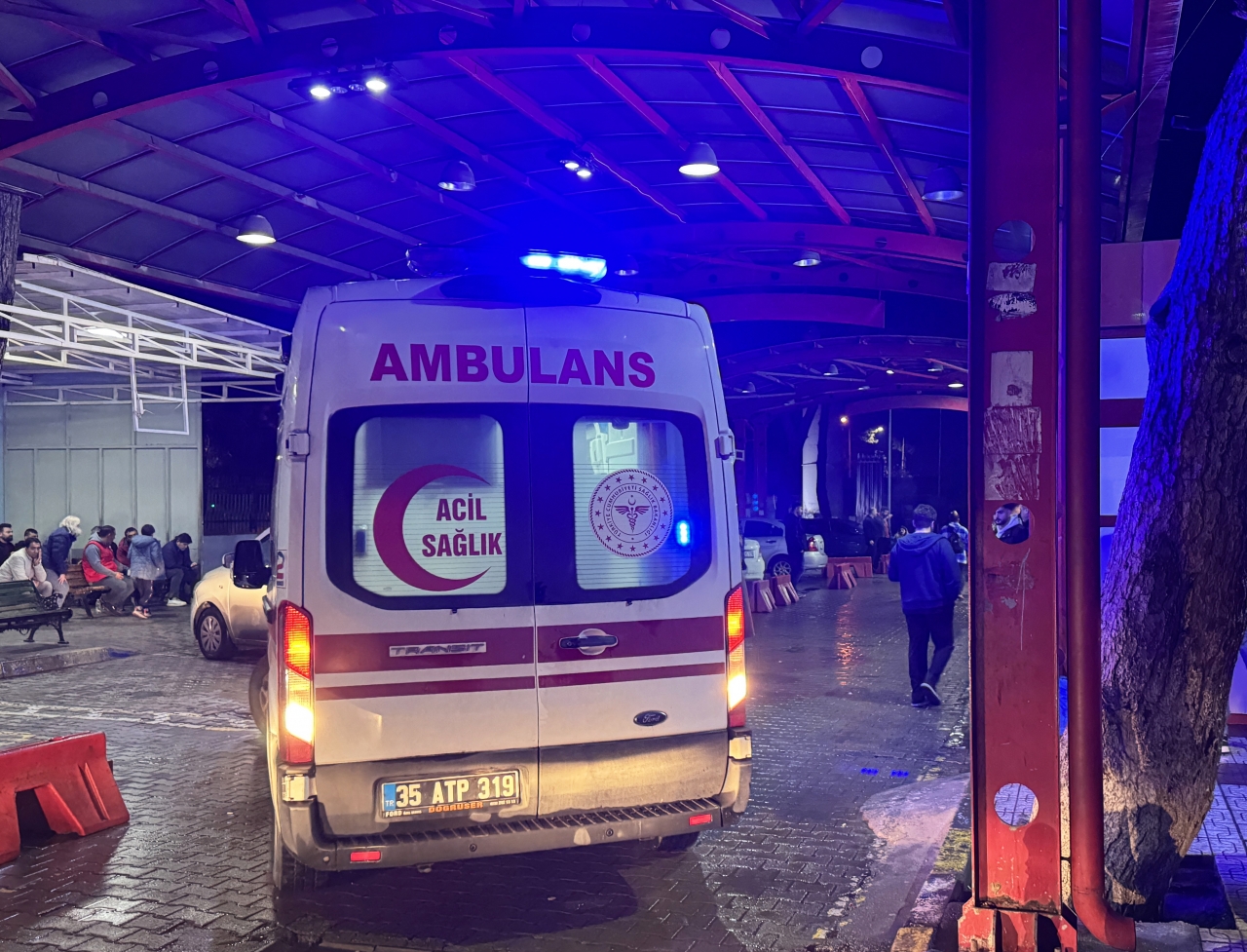 İzmir'de parkta çıkan bıçaklı kavgada 1 kişi yaralandı