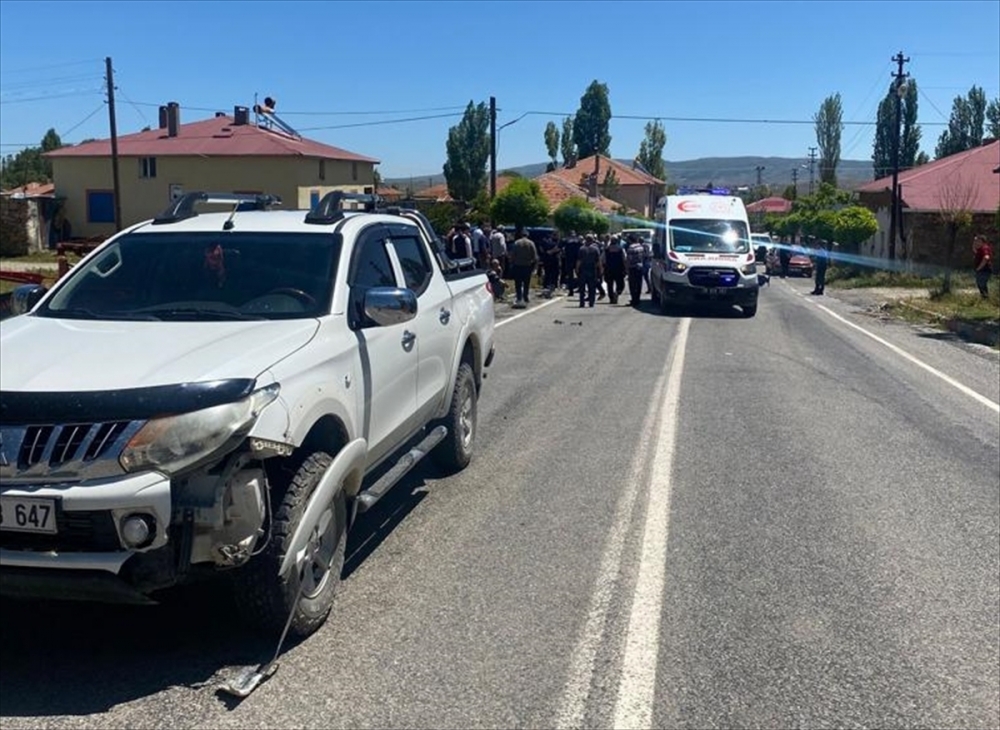 Muğla'da otomobil ile pikabın çarpıştığı kazada 2 kişi öldü