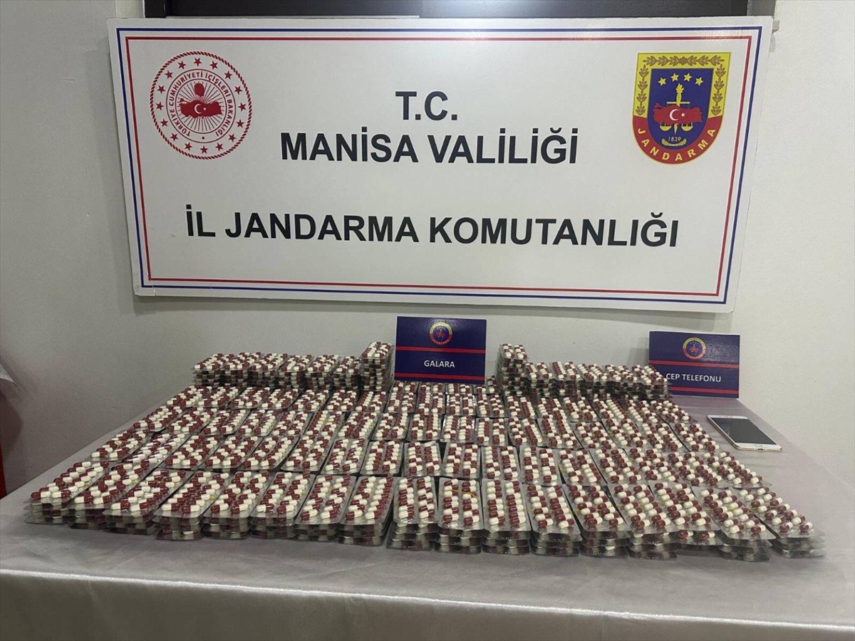 Manisa'da çantasında sentetik ecza bulunan şüpheli tutuklandı