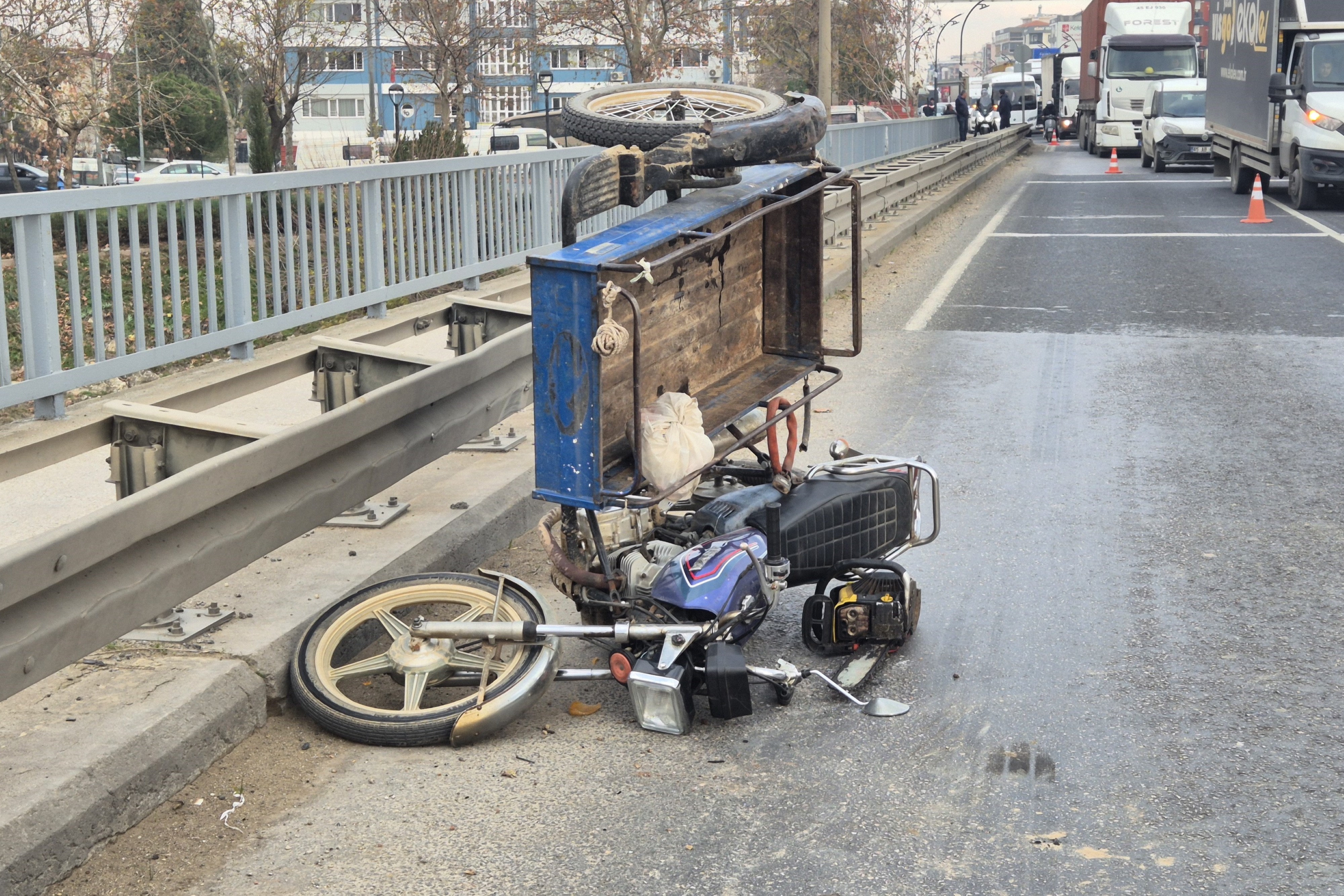 Aydın'da traktörle çarpışan motosikletteki 2 kişi yaralandı
