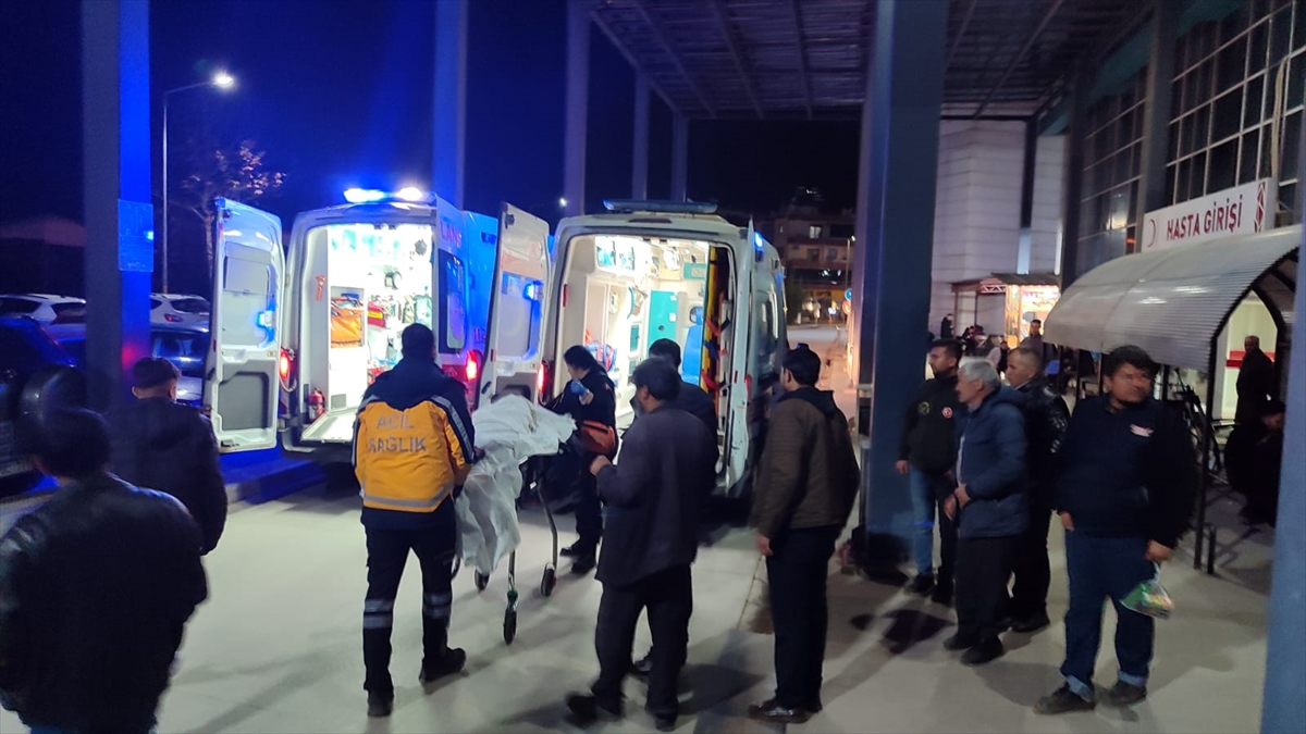 Beydağ'da devrilen traktörün sürücüsü yaralandı