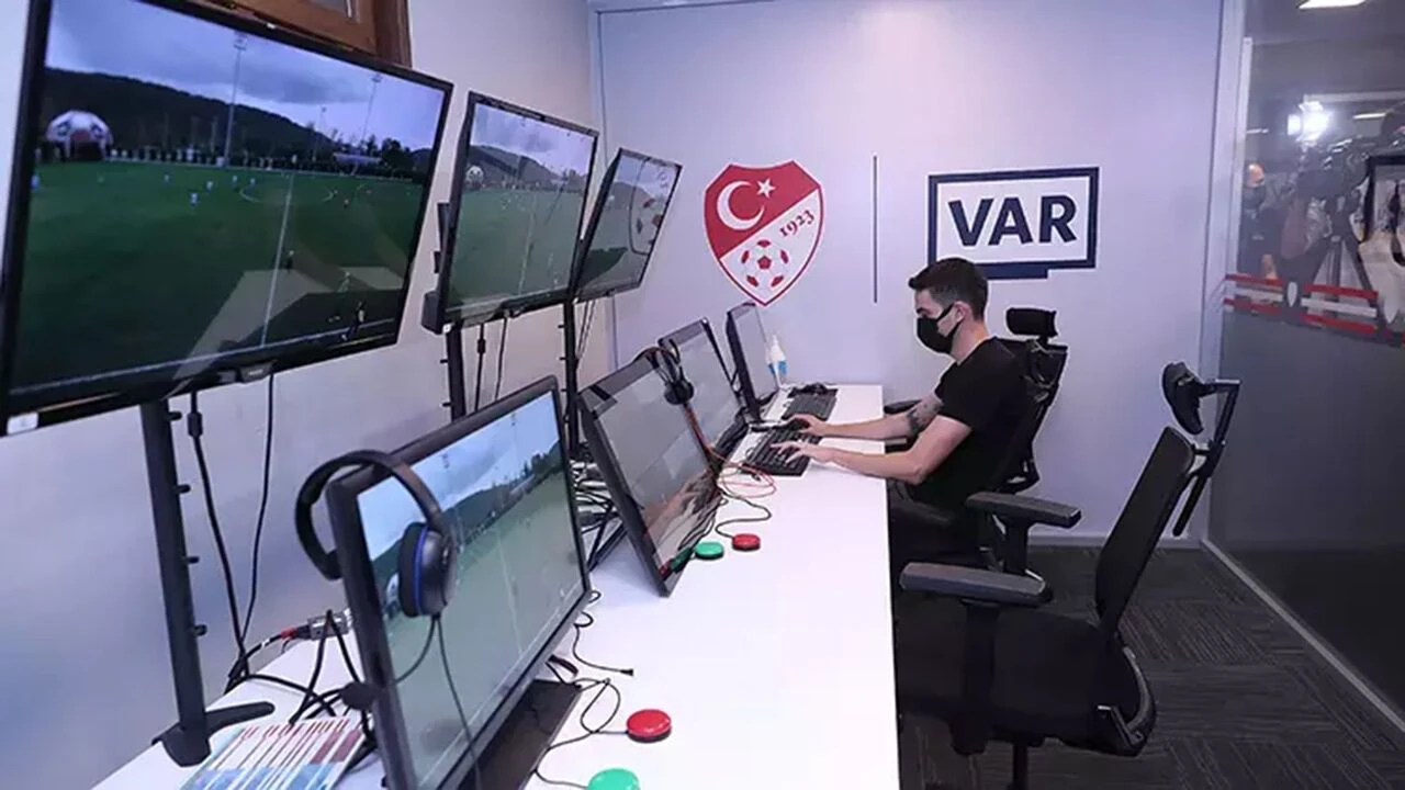 TFF, Süper Lig'in ikinci yarısında yabancı VAR hakemi uygulamasına geçildiğini duyurdu