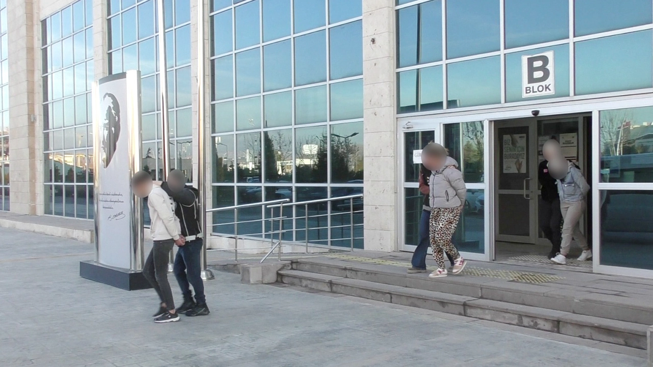 Uyu*şturucu Madde Ticareti Yapan 3 Kişi Tutuklandı