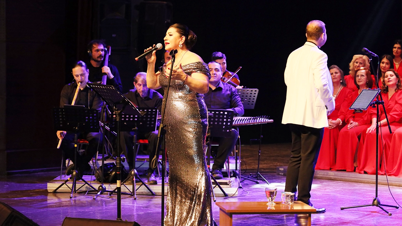 Çiğdem Gürdal’ın Etkileyici Performansı Uşak’ta Büyük Beğeni Topladı
