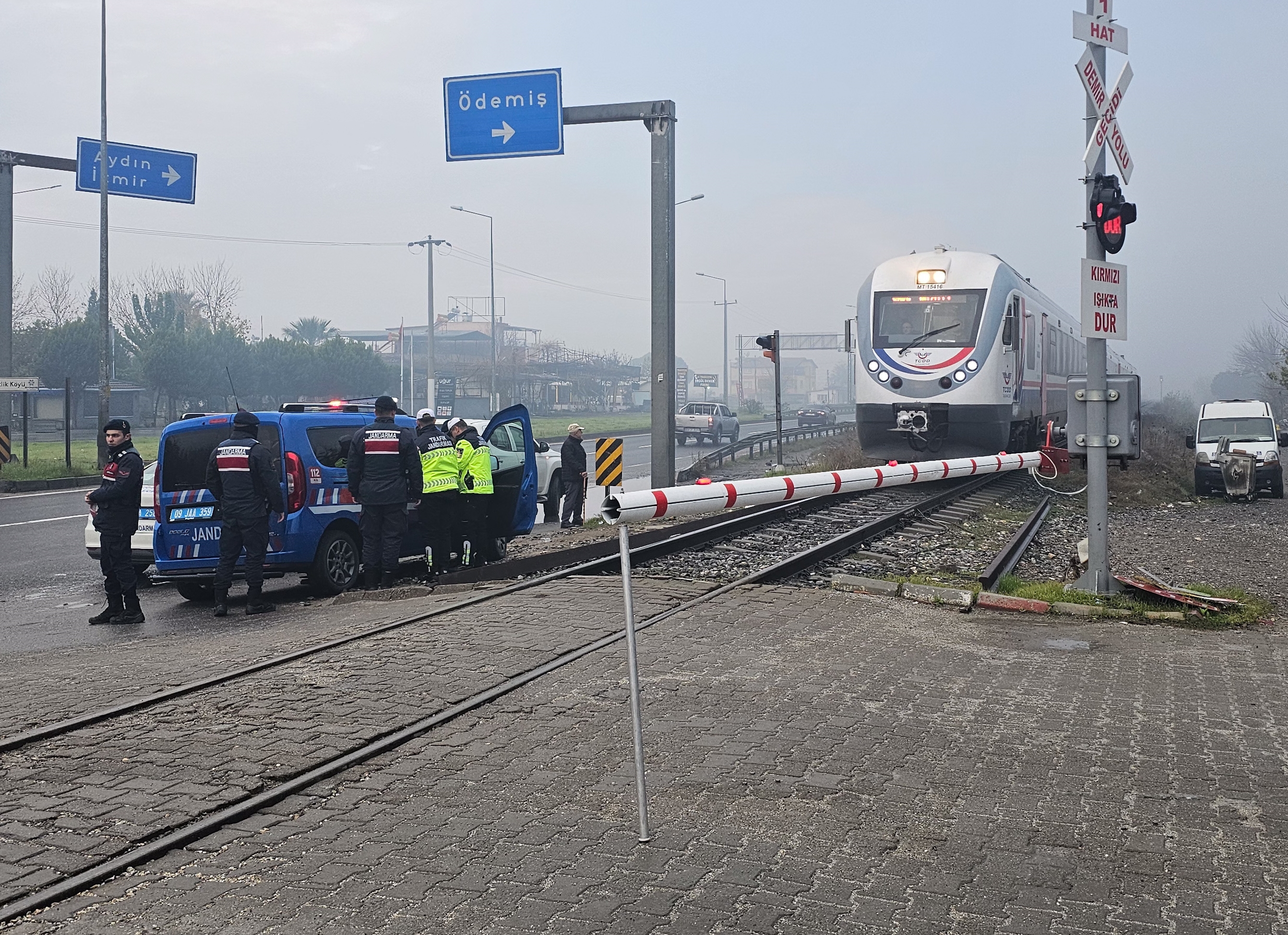 İzmir'de trenin altında kalan güvenlik görevlisi öldü