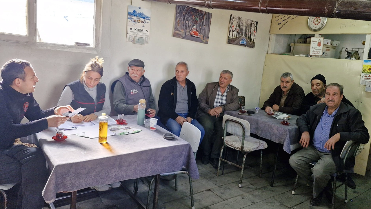 Aktaş Köyü’nde Çiftçilere "Ekin Kambur Böceği" Uyarısı Yapıldı