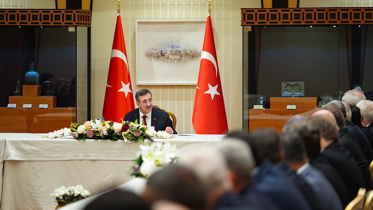 Cumhurbaşkanı Yardımcısı Yılmaz, İzmir iş dünyası temsilcilerini kabul etti