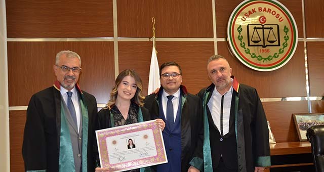 UŞAK BAROSU’NDA BİR AVUKAT DAHA YEMİN EDEREK GÖREVE BAŞLADI