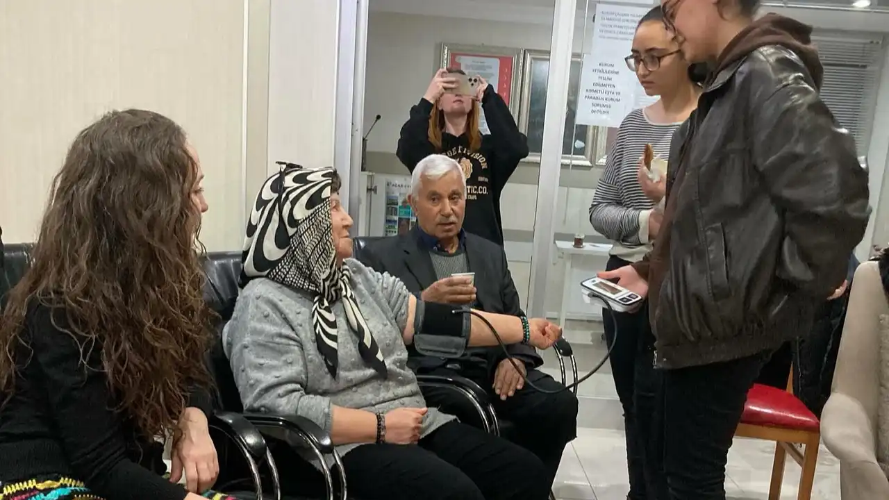 Genç Doktorlardan Kurtuluş Mahallesi’nde 65 Yaş Üstüne ‘Düşme’ Farkındalığı