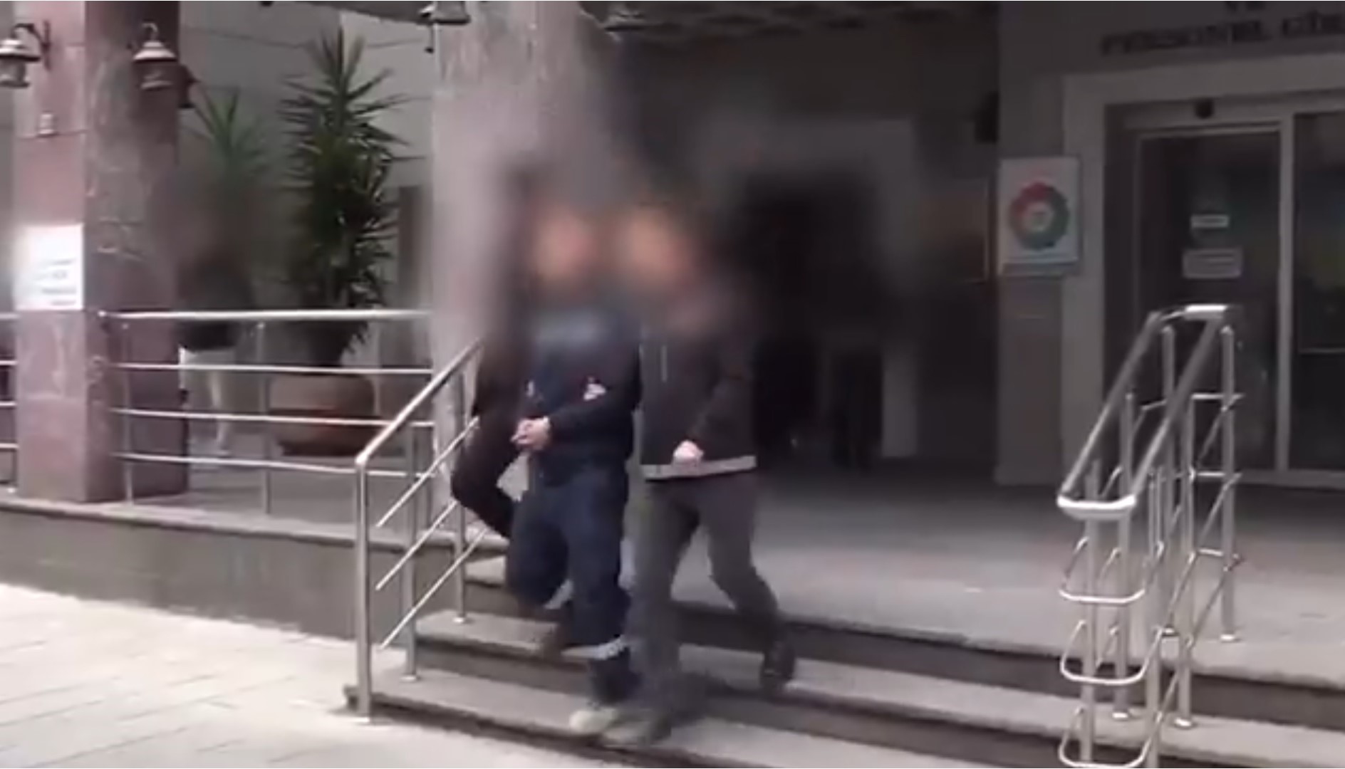 Denizli'de uyuşturucu ticareti yaptıkları iddiasıyla 2 şüpheli tutuklandı