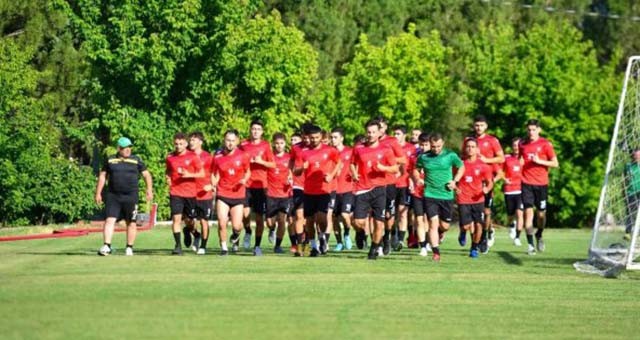 UŞAKSPOR ZORLU BALIKESİPOR MAÇI HAZIRLIKLARINI SÜRDÜRÜYOR