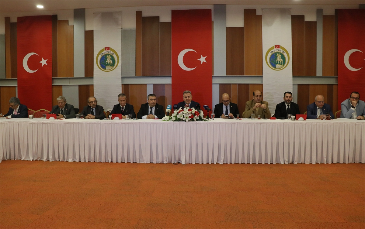 İzmir Valisi Elban, gazetecilerle bir araya geldi:
