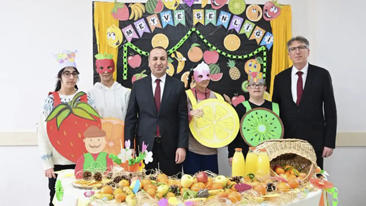 Uşak’ta Sağlıklı Yaşam Projesi Meyve Şenliği ile Taçlandı
