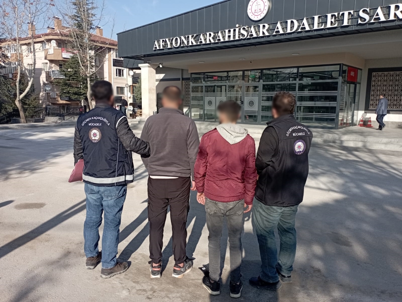 Afyonkarahisar'da göçmen kaçakçılığı operasyonunda 2 şüpheli tutuklandı