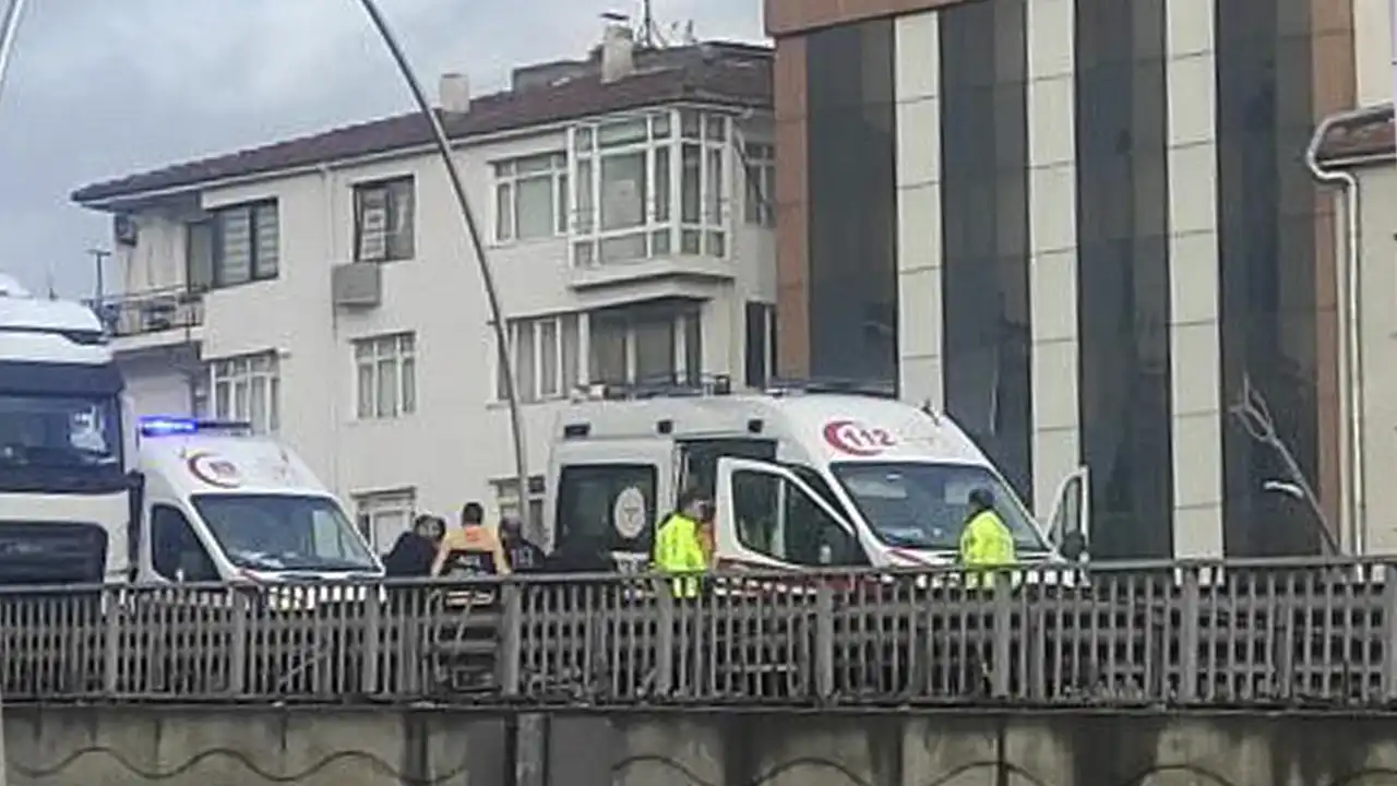 Uşak Dörtyol köprülü kavşakta 3 araç çarpıştı: 2 yaralı