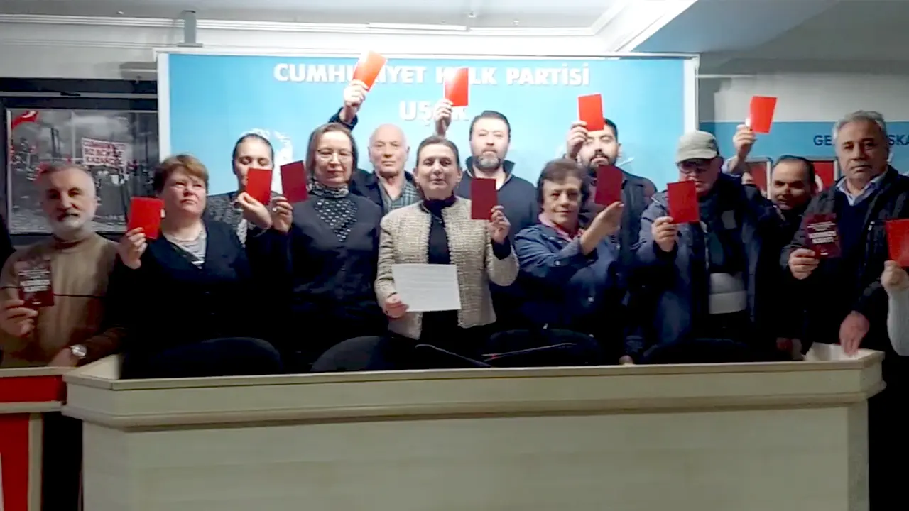CHP Uşak, Kırmızı Kartını Çıkardı..!