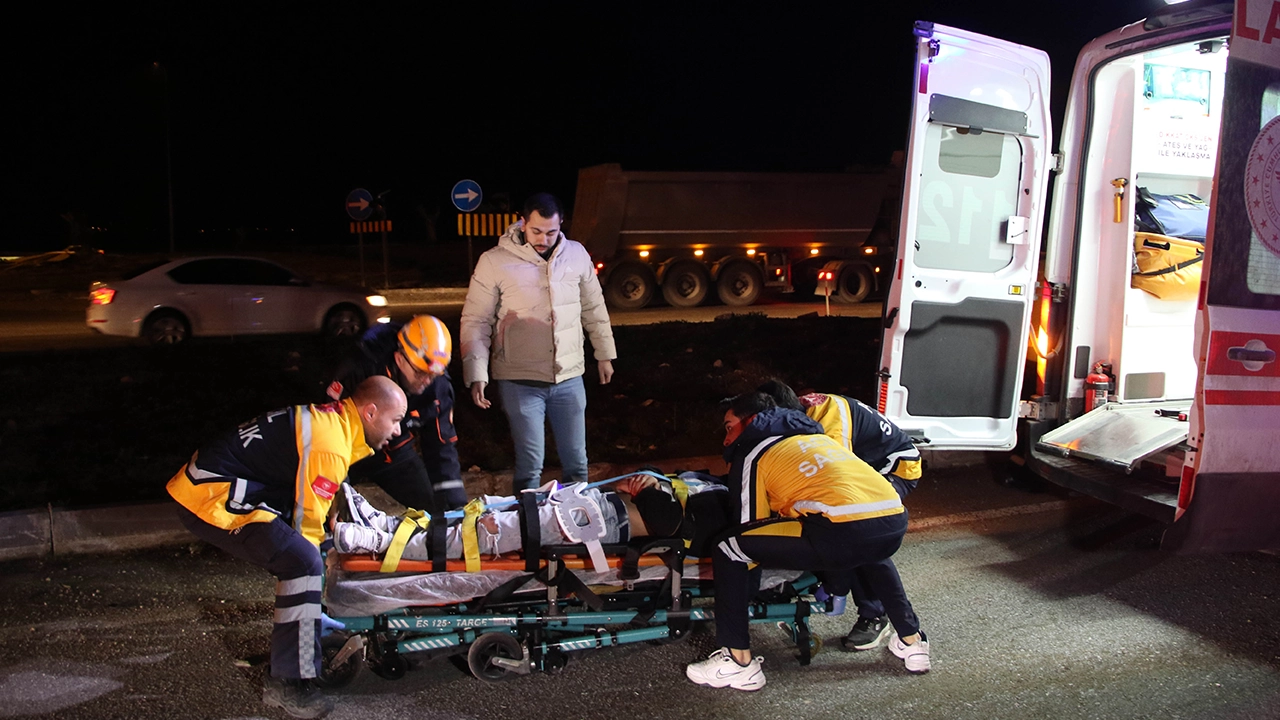 UOSB Kavşağında işçi servisi devrildi: 28 kişi yaralandı