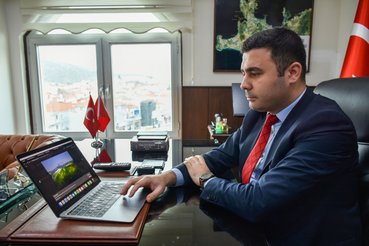 Karşıyaka ve Çeşme cumhuriyet başsavcıları, AA'nın "Yılın Kareleri" oylamasına katıldı