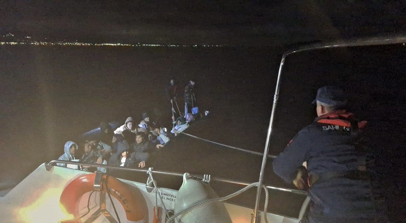 İzmir'de 32 düzensiz göçmen yakalandı
