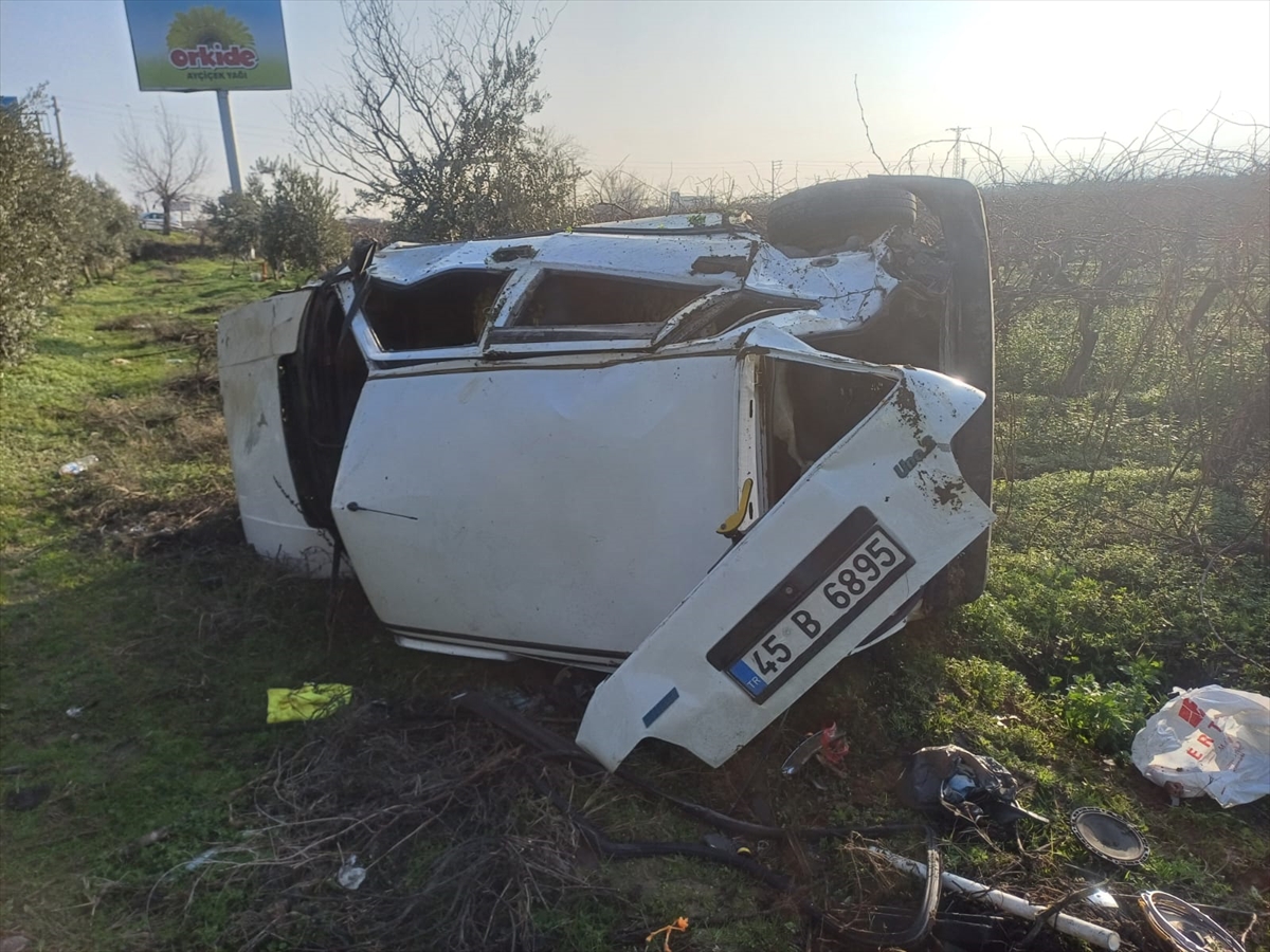 Şarampole Devrilen Otomobildeki 2 Kişi Yaralandı
