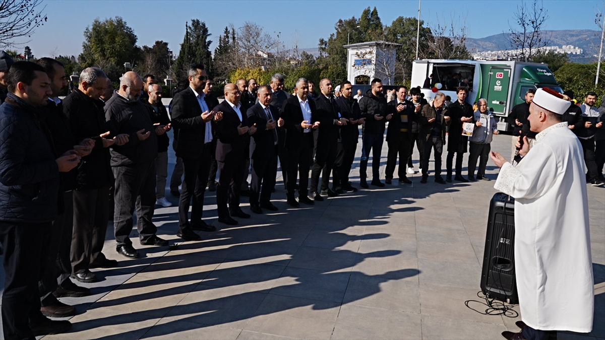 İzmir'den Suriyeliler için 1 un tırı Hatay'a gönderildi