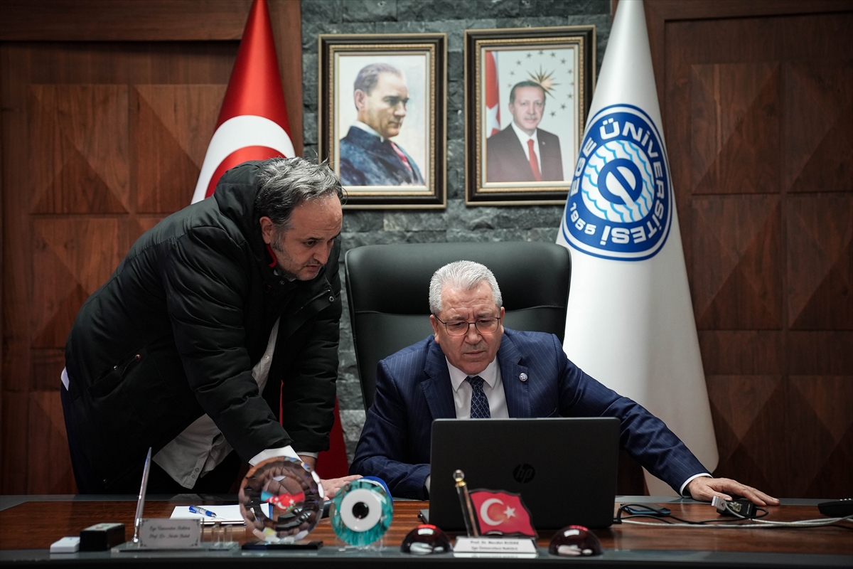 EÜ Rektörü Prof. Dr. Budak, AA'nın "Yılın Kareleri" oylamasına katıldı