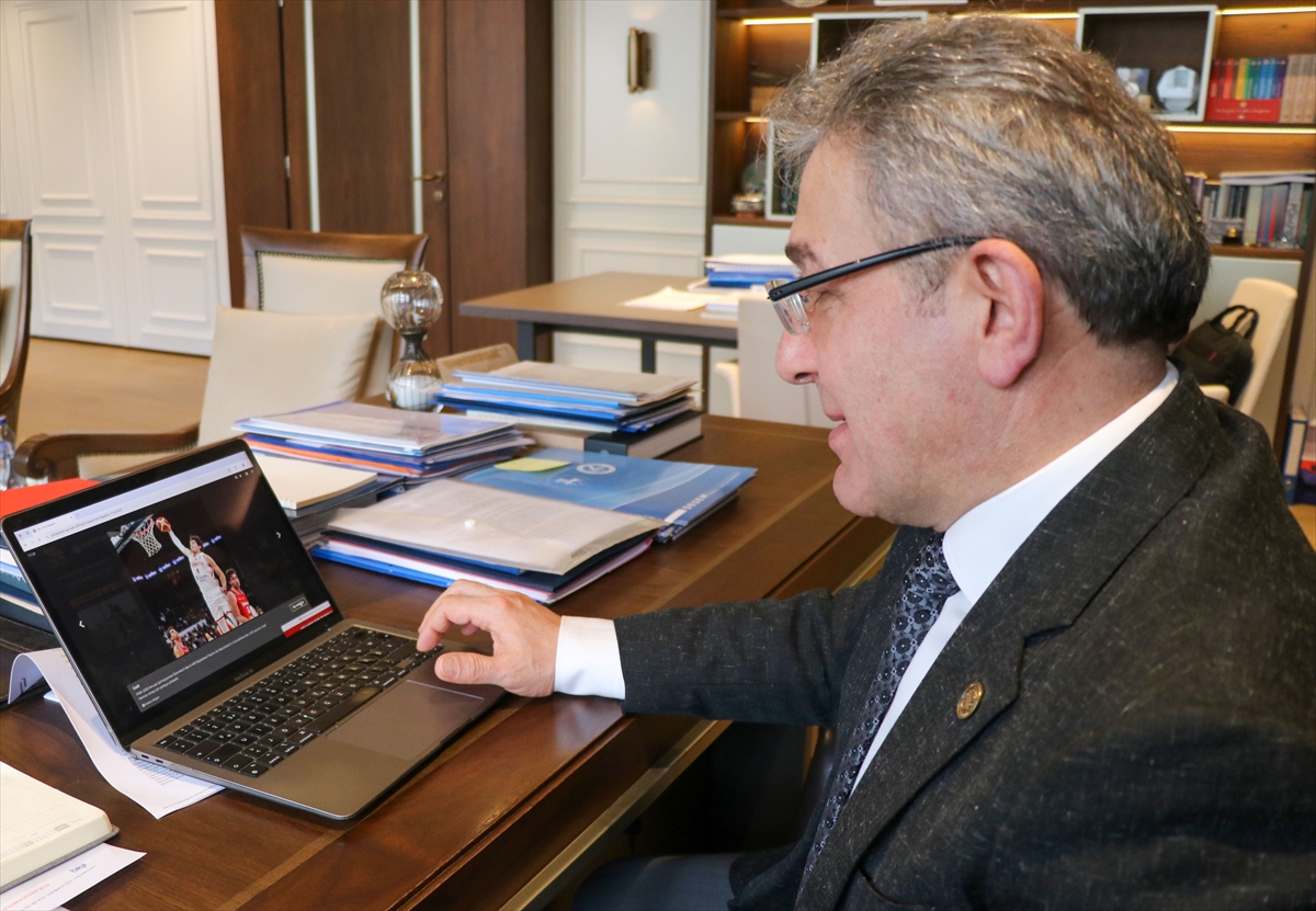 DEÜ Rektörü Prof. Dr. Yılmaz, AA'nın "Yılın Kareleri" oylamasına katıldı