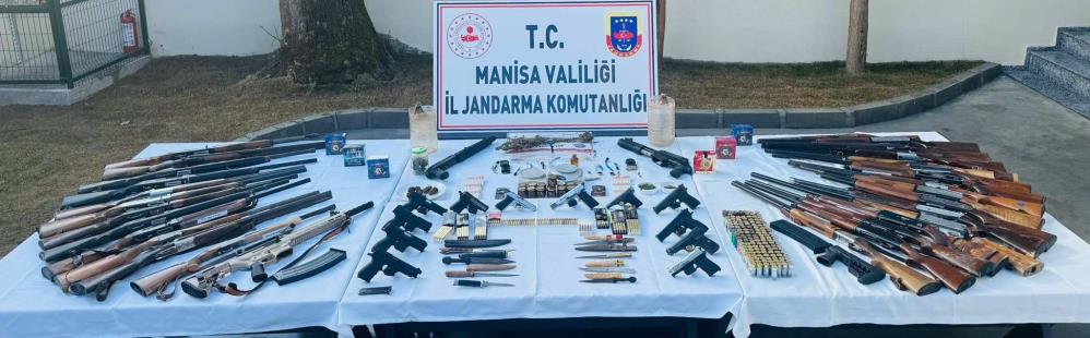 Manisa'da uyuşturucu ve silah kaçakçılığı operasyonunda 44 zanlı yakalandı