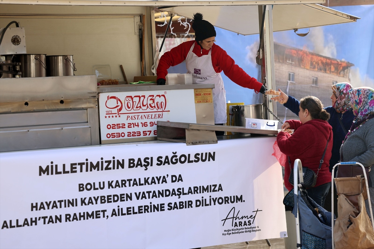 Muğla'da Kartalkaya'daki otel yangınında vefat edenler için lokma dağıtıldı