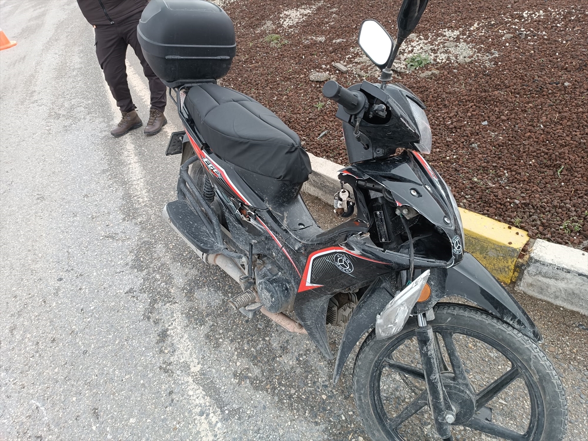 Kamyonete Çarpan Motosiklet Sürücüsü Yaralandı