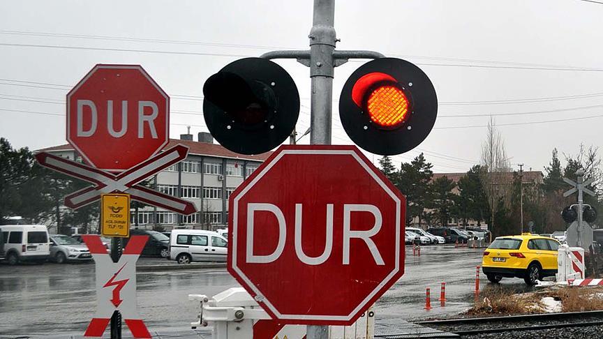 Dikkat! Hastane ve Adliye Yolu Üzerindeki Geçit Kapandı..