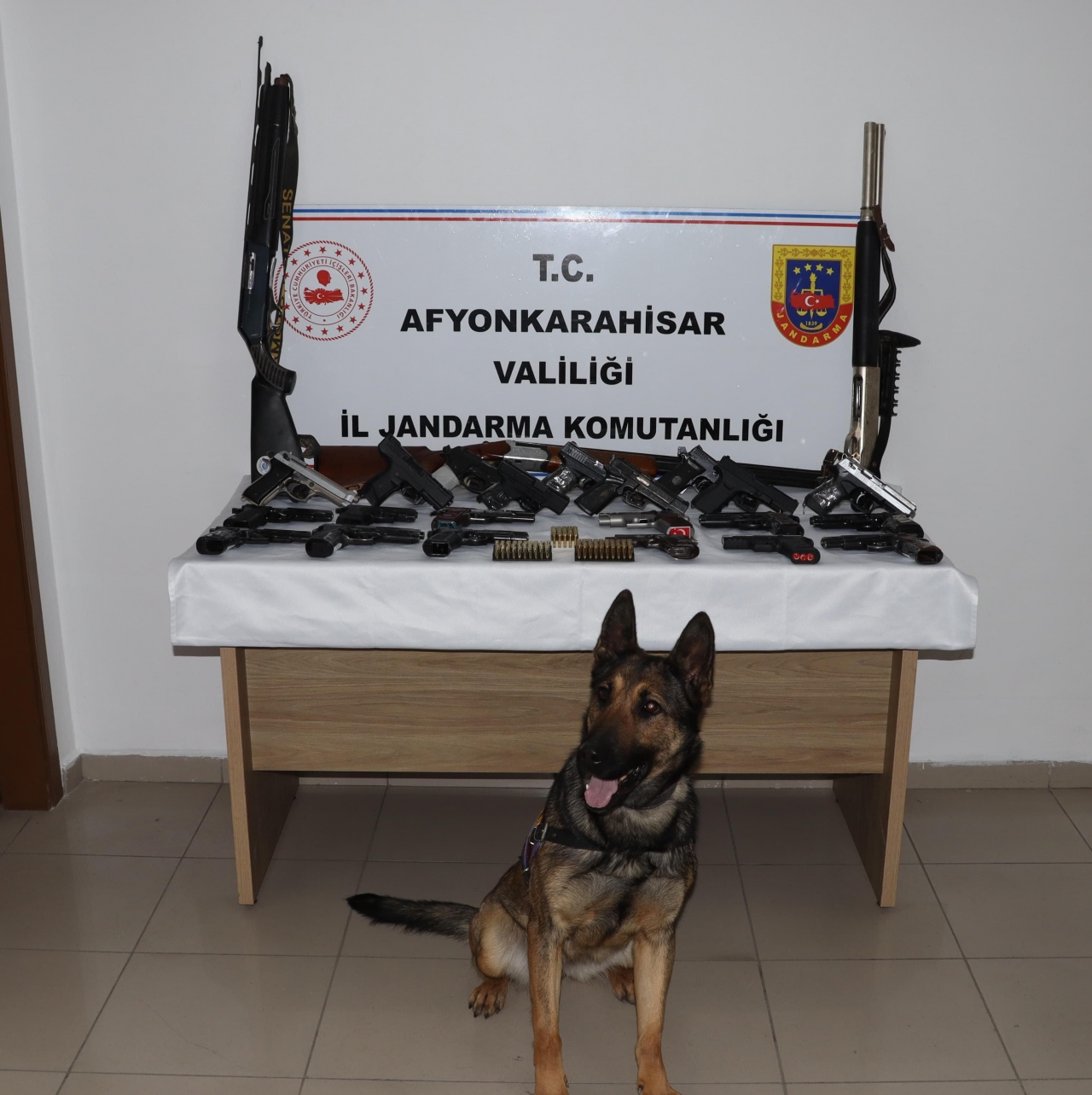 Afyonkarahisar'da düğünlerde havaya silahla ateş açan 17 zanlı yakalandı