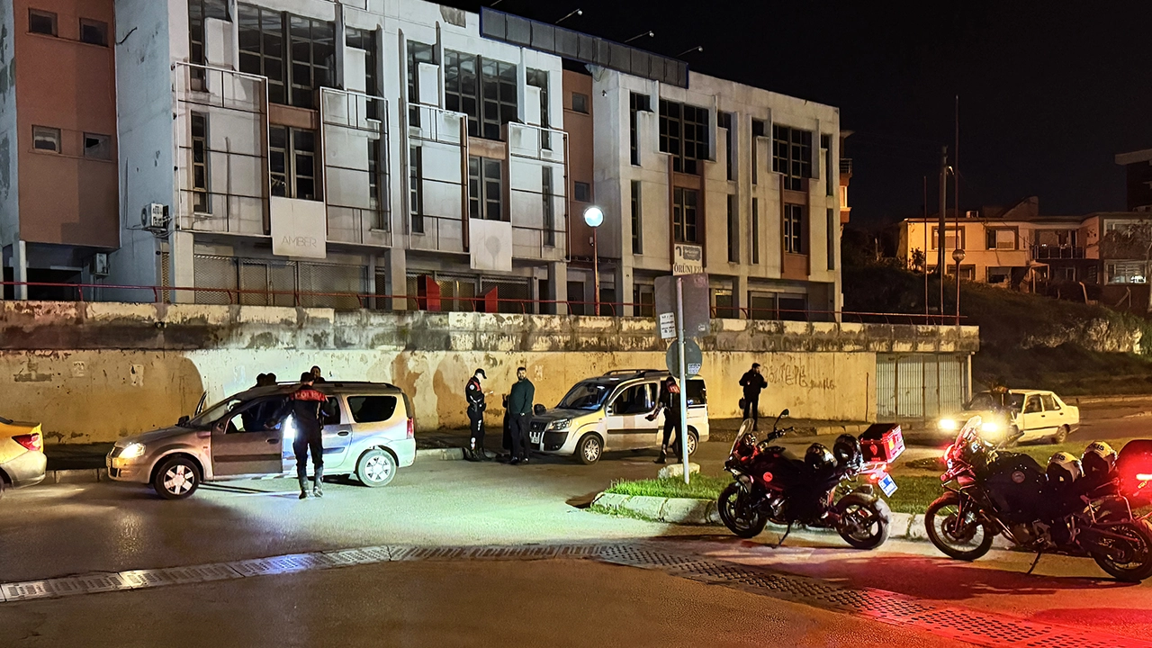 İzmir polisinden eş zamanlı "asayiş ve dar alan uygulaması"