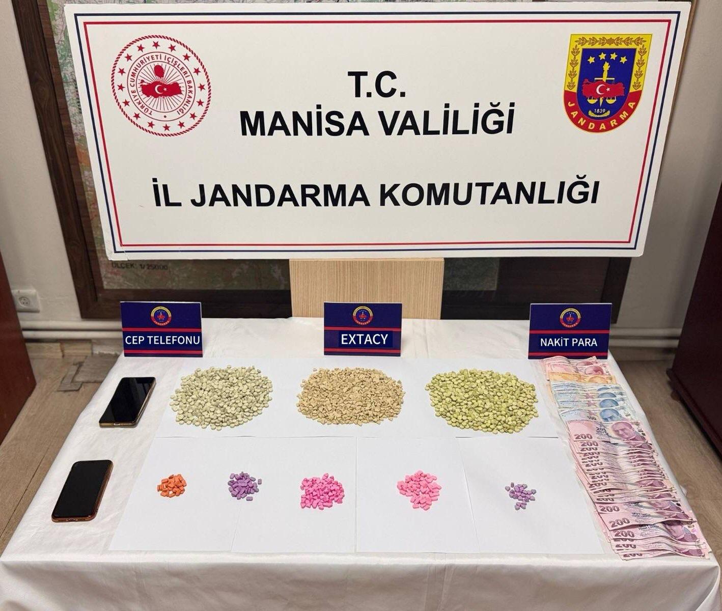 Şehzadeler'de uyuşturucuyla yakalanan 2 şüpheliden 1'i tutuklandı
