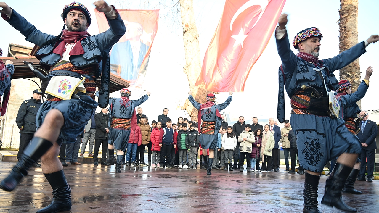 Büyük Önder Atatürk'ün Turgutlu'ya gelişinin 102. yılı kutlandı