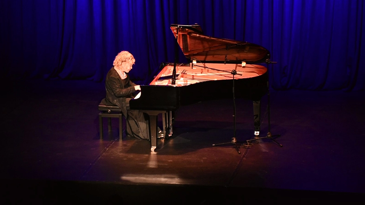 Piyanist Gülsin Onay, Bodrum'da konser verdi
