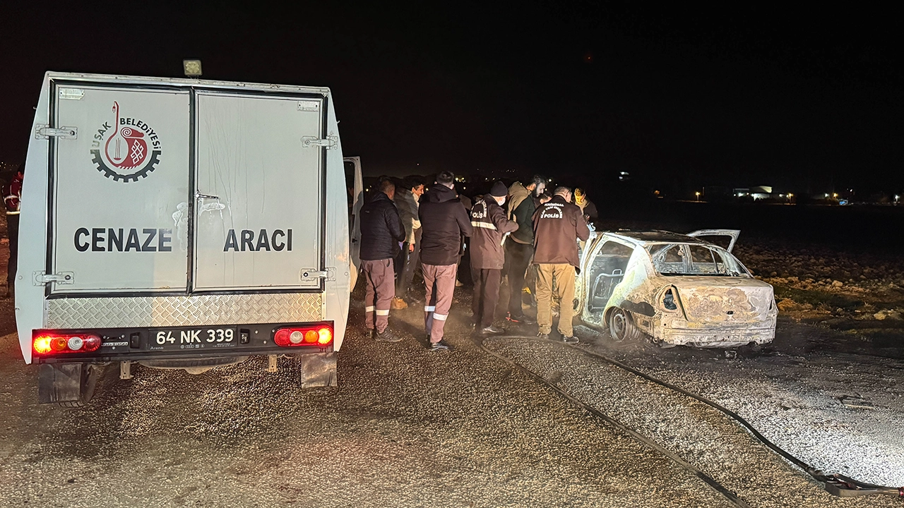 Uşak'ta Yanan Otomobilin İçinde Ceset Bulundu