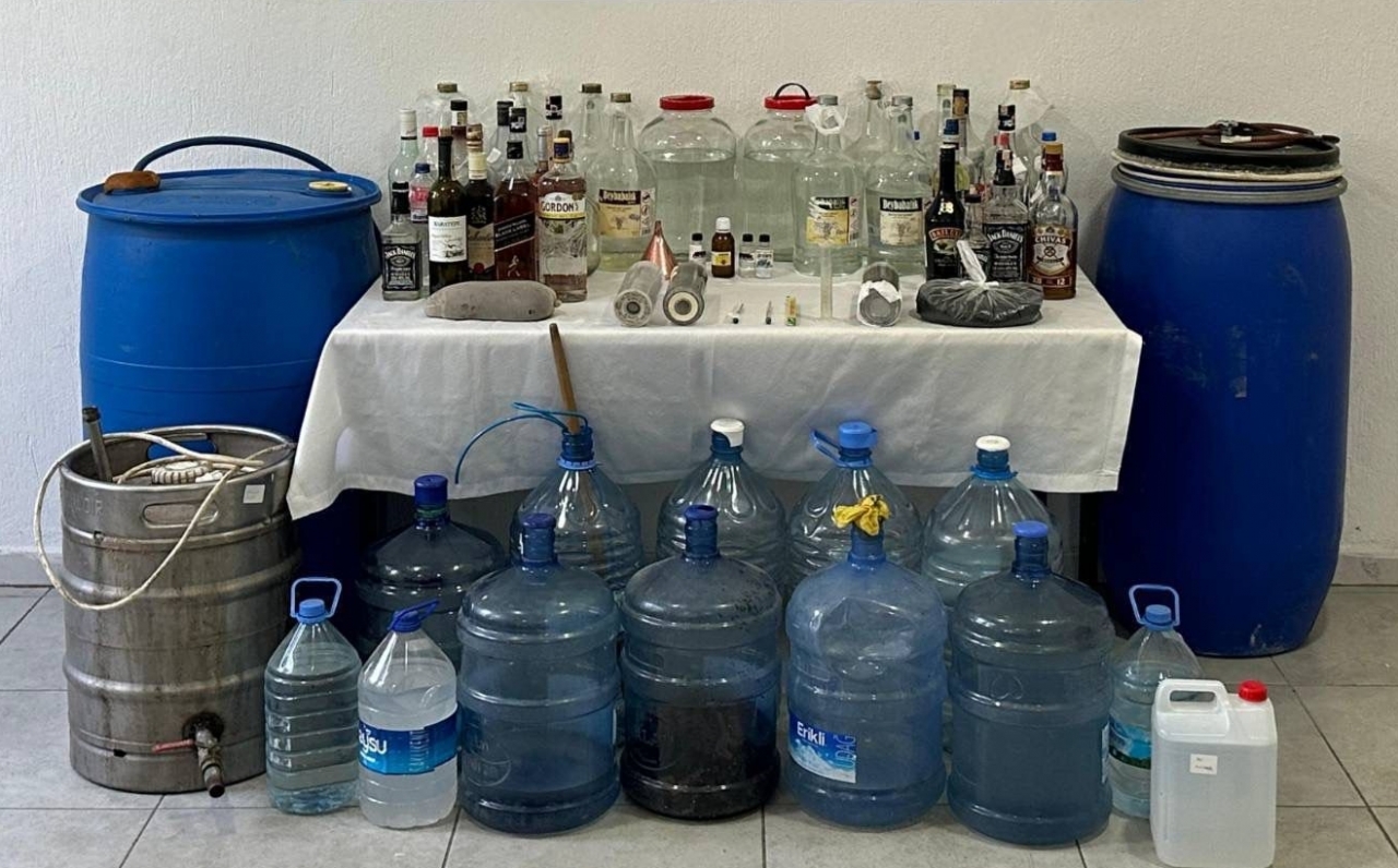 Salihli'de 82 litre sahte içki ele geçirildi
