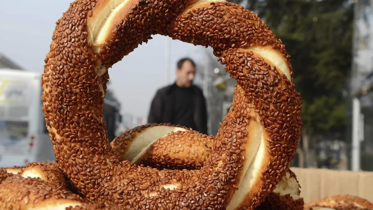 Gediz’de Simit Fiyatı Uçtu! Uşak’tan Daha Pahalı Satılıyor..