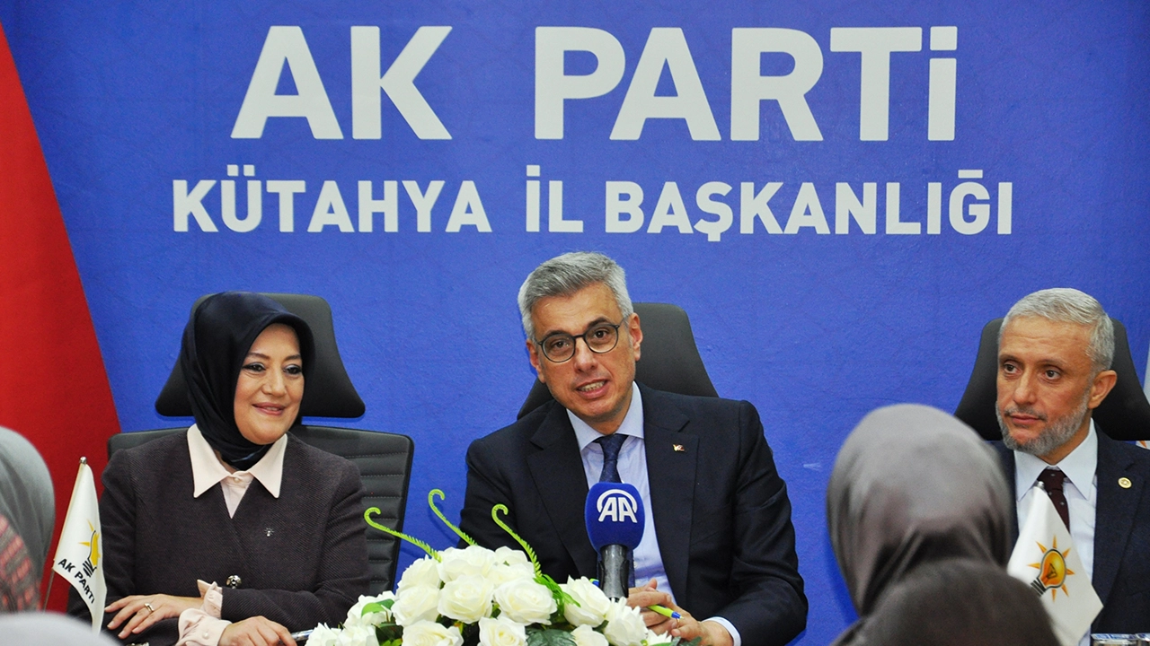 Sağlık Bakanı Memişoğlu, AK Parti Kütahya İl Başkanlığını ziyaretinde konuştu: